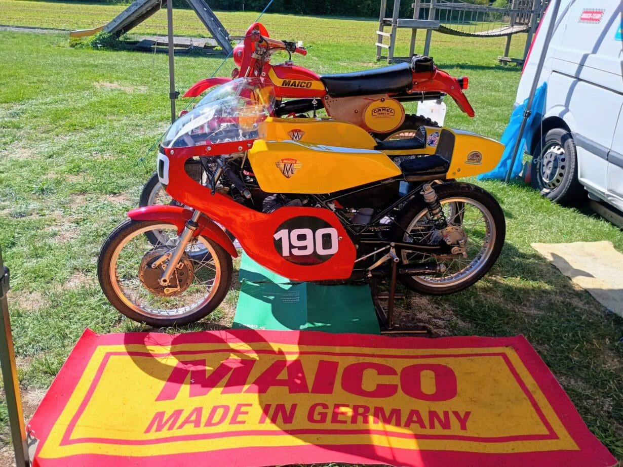 1000045305